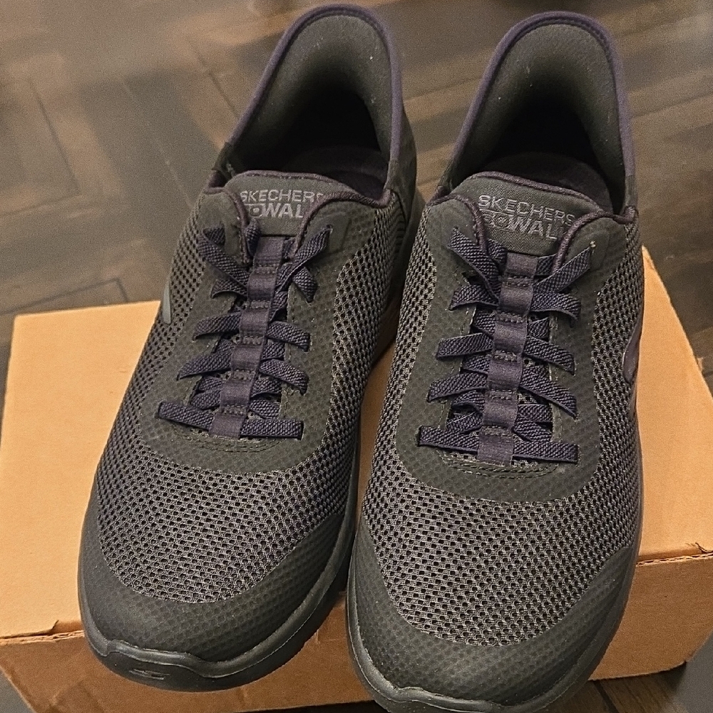 Skechers Men's Black Go Walk Slip-in Sneakers Size 10 NWOB